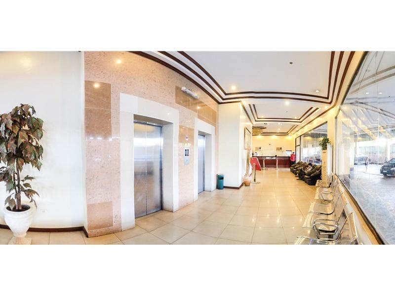 Crowne Garden Hotel main