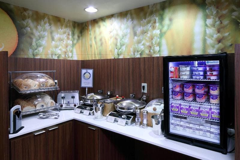 Fairfield Inn & Suites Newark Liberty International Airport 3
