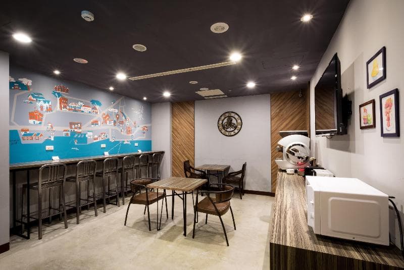 Taipei Travelers International Hostel 5