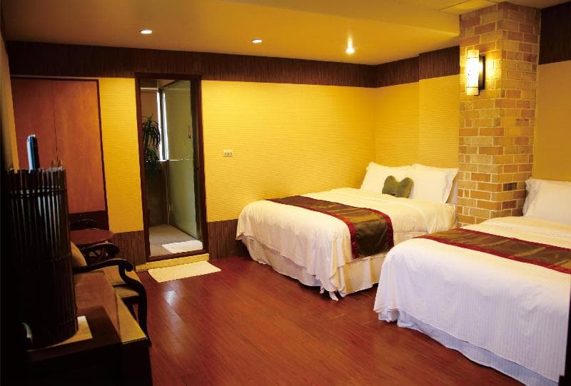 Host On Exquisite Hotspring Hotel 4