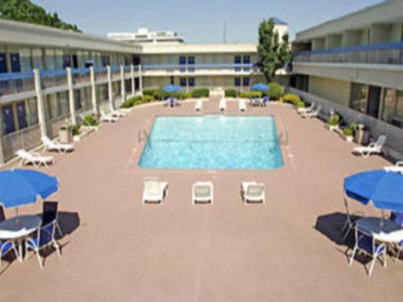 Trade Winds Central Inn 5