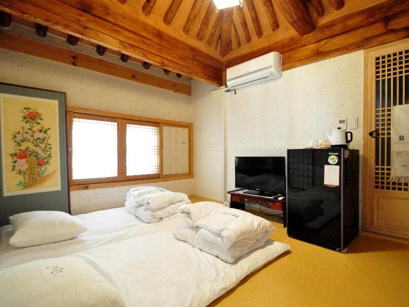 Gallery Jin Hanok Guesthouse 3