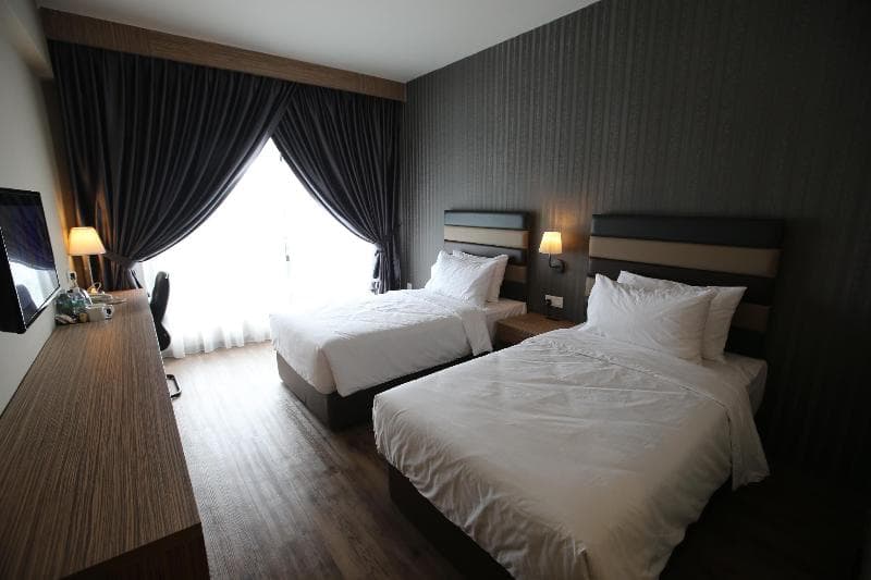 Perth Hotel main