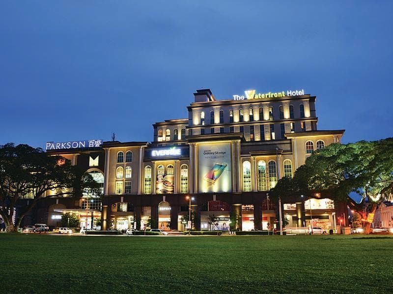 The Waterfront Hotel 4