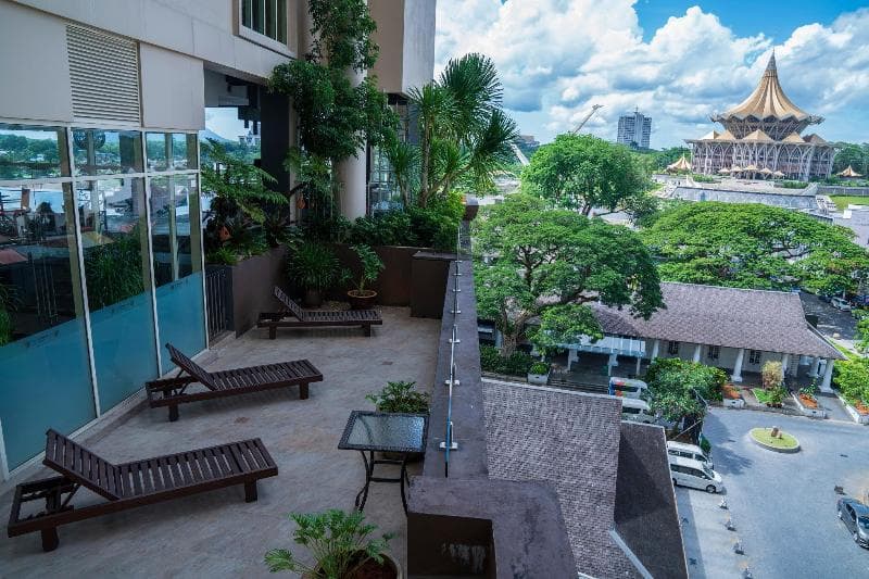 The Waterfront Hotel 3