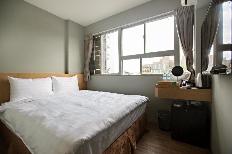Traveller-Inn Tiehua Light Spot Hotel 4