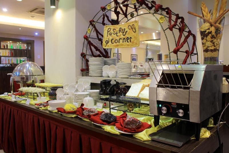 Daima Hotel Padang 5