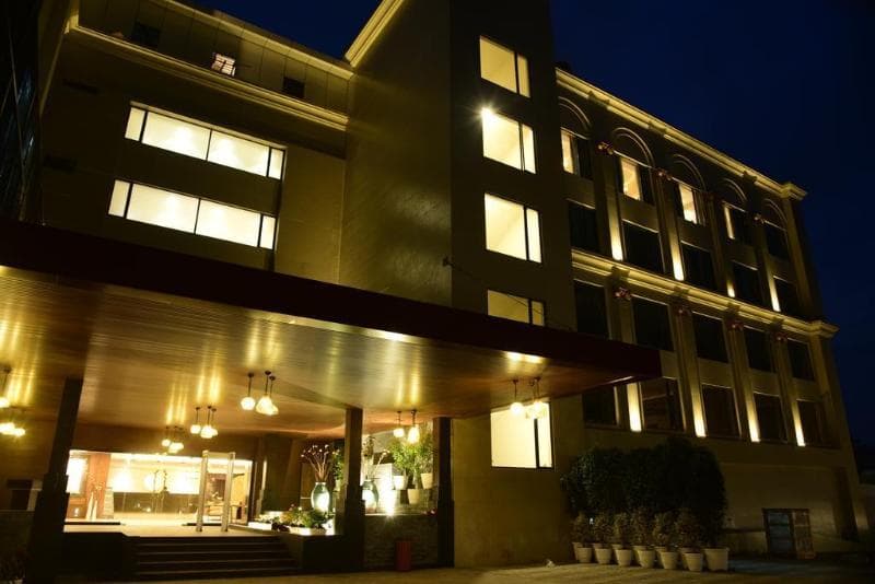 Lemon Tree Hotel Siliguri 4
