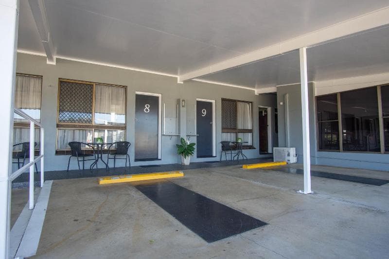 Mas Country Acacia Motor Inn 5
