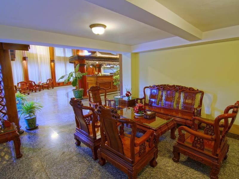 Shwe Ingyinn photo 1