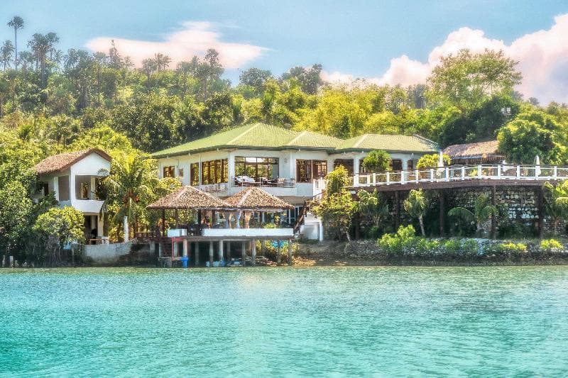 Edgewater Dive & Spa Resort 5
