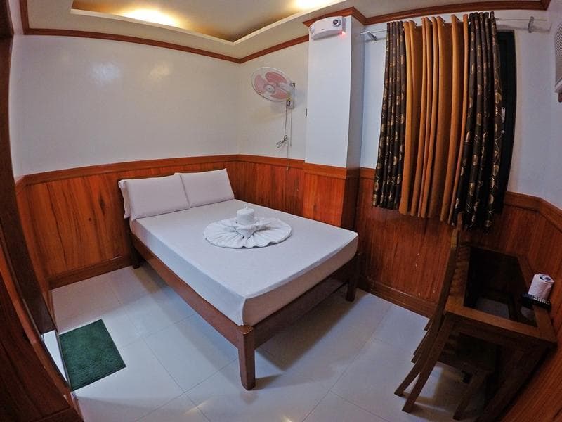 Garnet Hotel 5