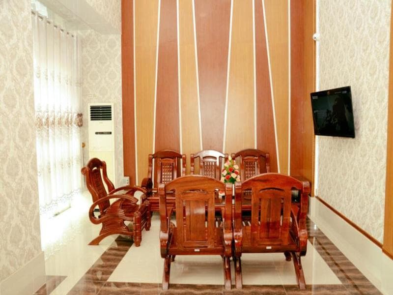 Nylon Hotel 3