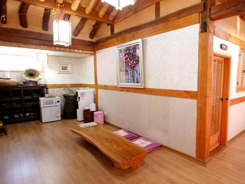 Happiness Full Hanok Guesthouse Jeonju photo 1