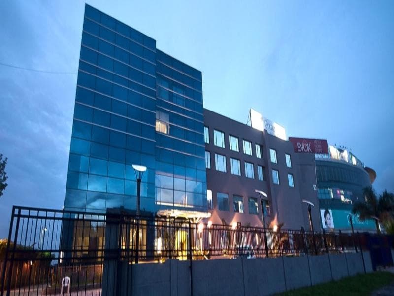 The Golden Plaza Hotel & Spa, Zirakpur 3