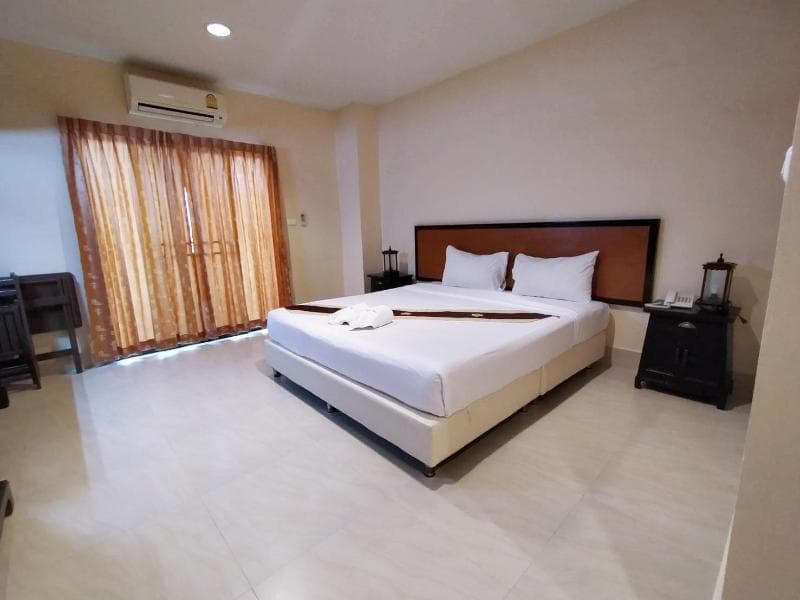 Rayong Lanna Hotel main