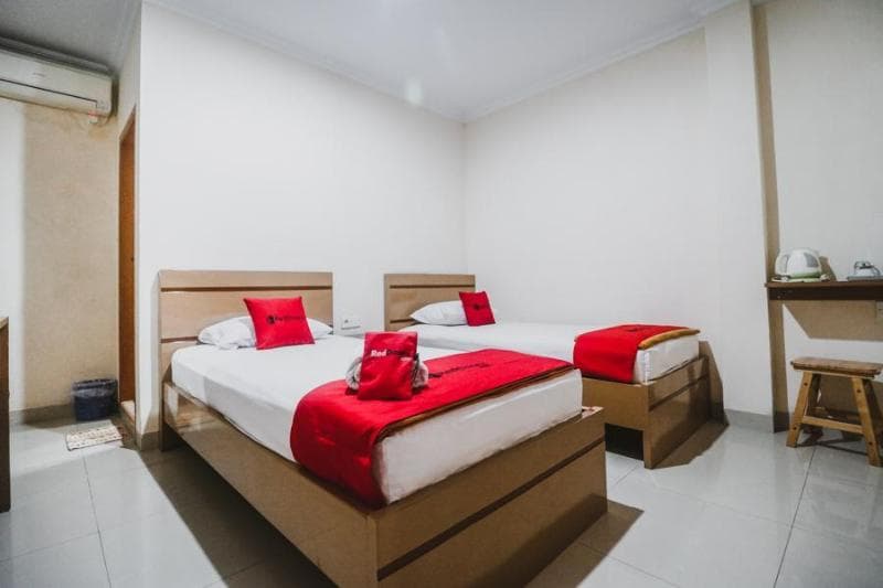 Reddoorz Plus Near Wtc Batanghari Mall 3