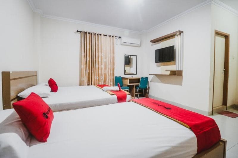 Reddoorz Plus Near Wtc Batanghari Mall 4