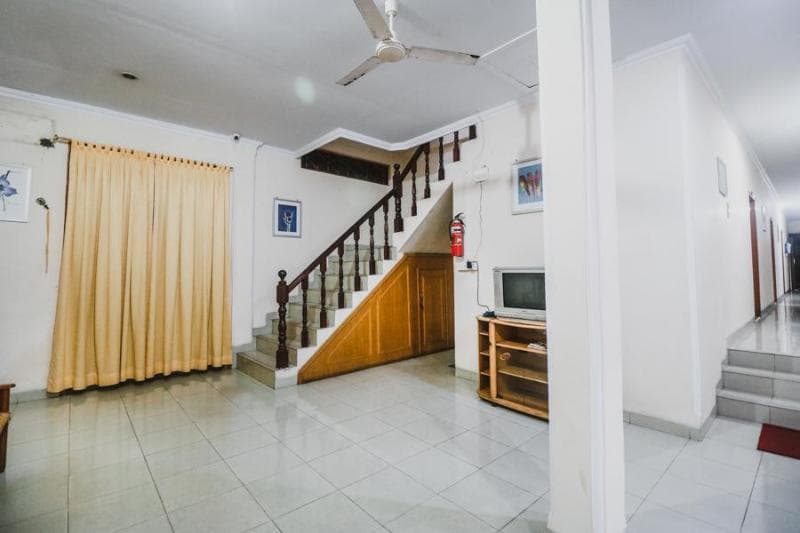 Reddoorz Plus Near Wtc Batanghari Mall 5