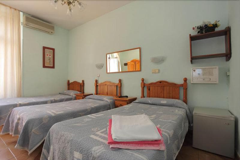 Hostal Fuentesol 5