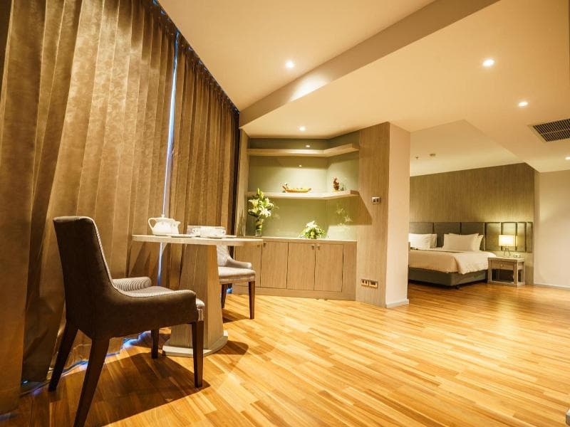 New Season Square Hotel 3