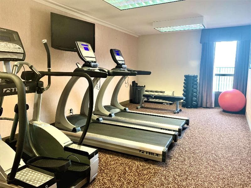 SureStay Plus Hotel by Best Western St. Louis Westport 2