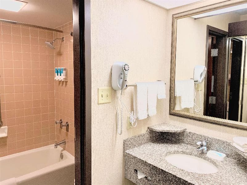 SureStay Plus Hotel by Best Western St. Louis Westport 4