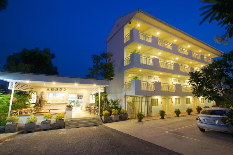 Charn Residence (Adults Only) 3