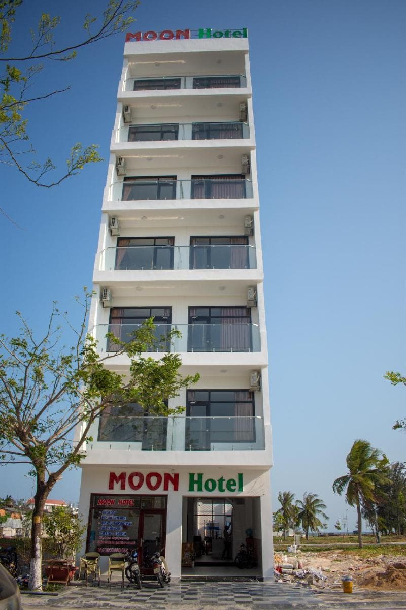 Moon Hotel 5