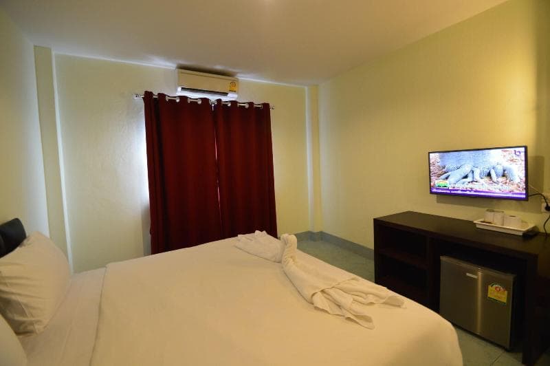 Paripas Express Hotel Patong 3