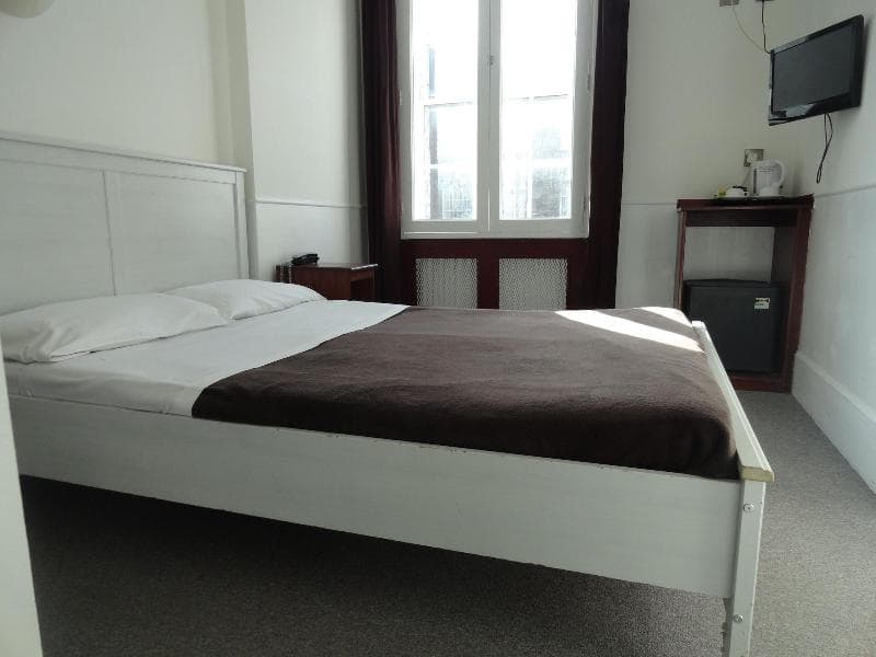 London Continental Hotel 3