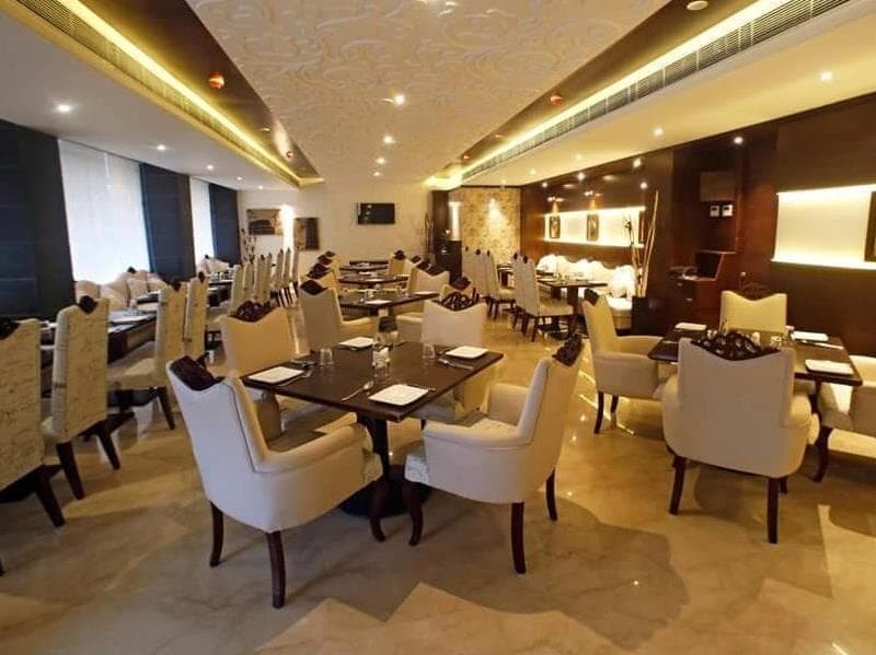 Xenious Ln Courtyard Hotel 4