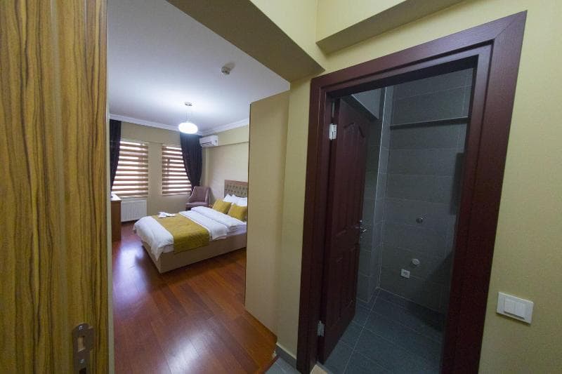 Ramparts Hotel 5