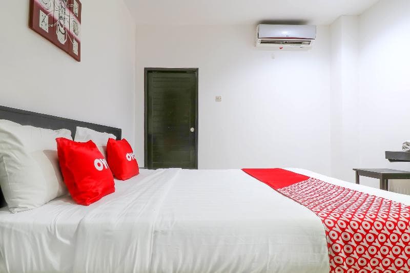 Oyo 1666 Grand Pudjawan Hotel 4