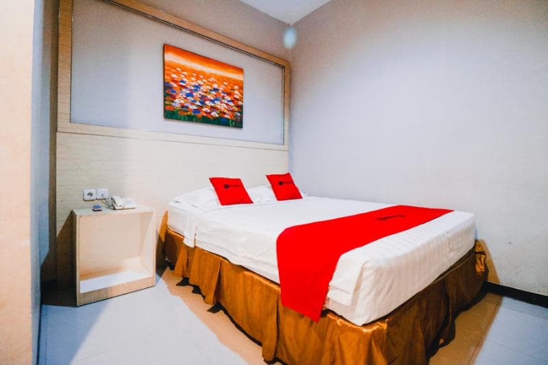 Hotel Paramount by RedDoorz photo 1