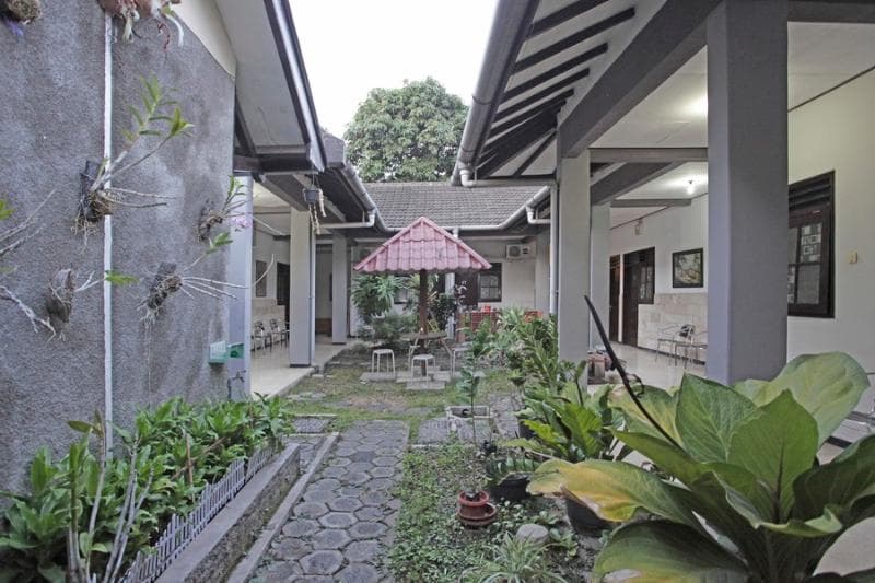 RedDoorz @ Soekarno Hatta 2 4