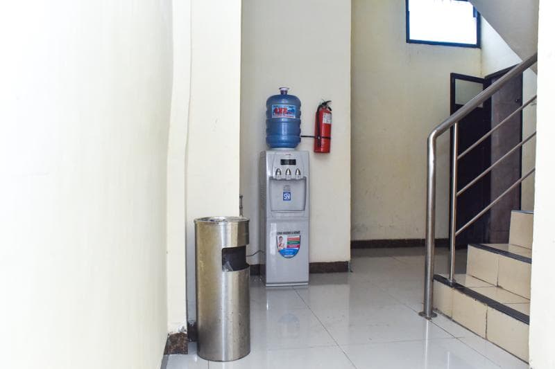 Reddoorz Syariah Near Pantai Losari 3 5