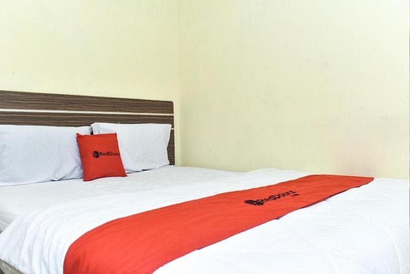 Reddoorz Syariah Near Pantai Losari 3 main