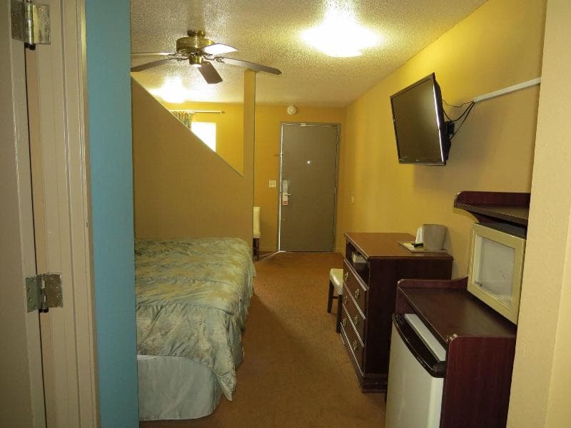 First Western Inn Caseyville 5