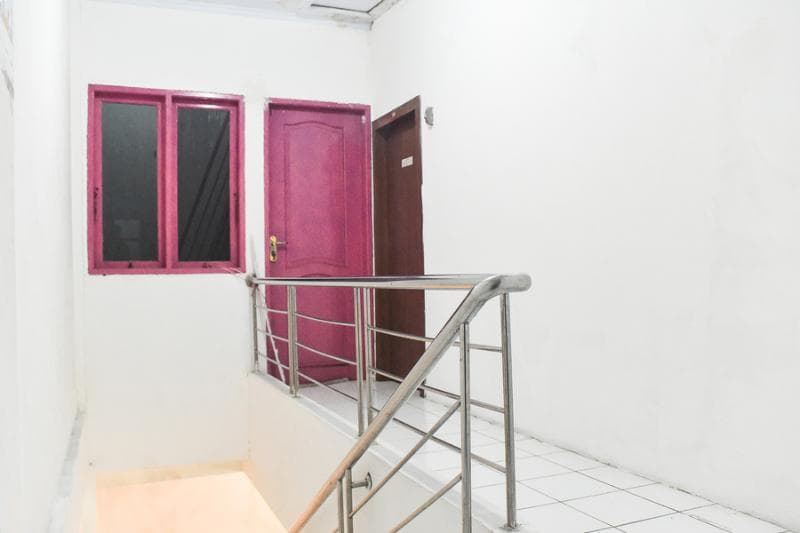 Reddoorz @ Pettarani Square 5