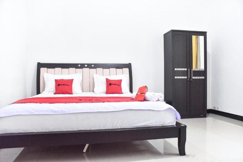 Reddoorz Near Sultan Hasanuddin Airport 2 4