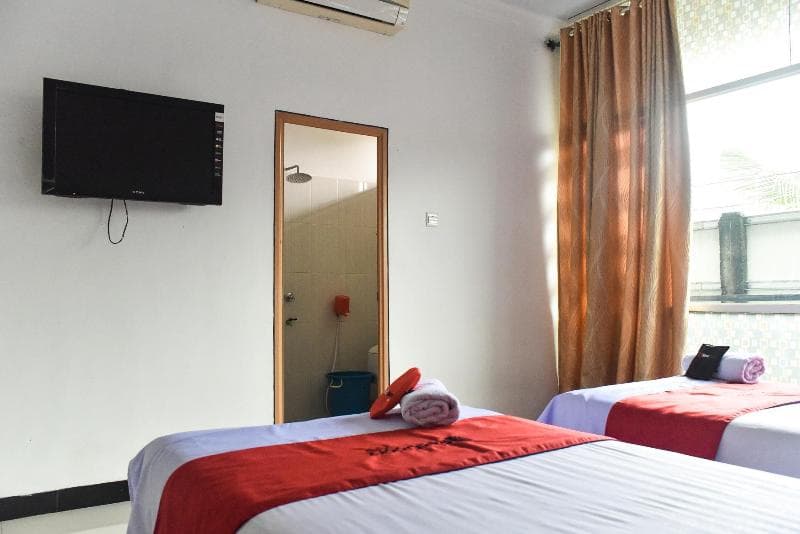 Reddoorz Near Sultan Hasanuddin Airport 2 1