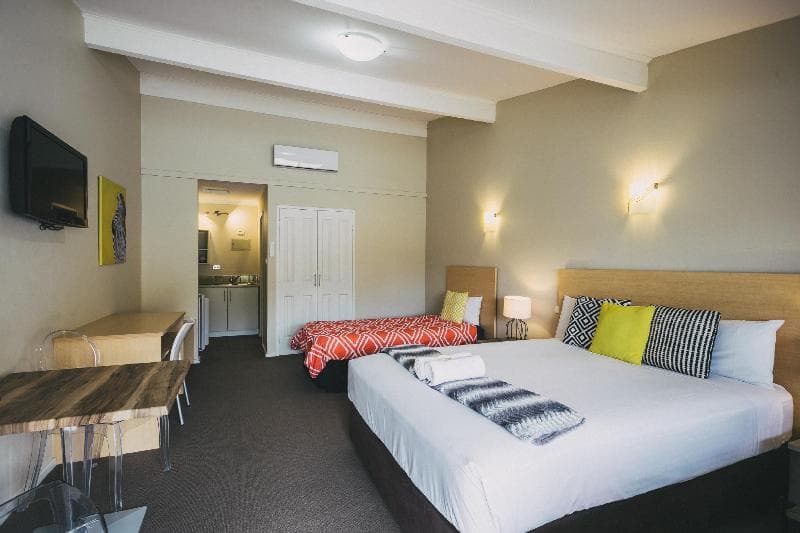 Six Degrees Motel 5