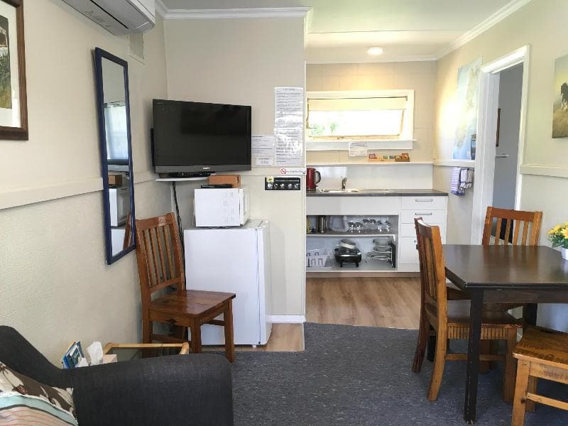 Burkes Pass Country Motel main