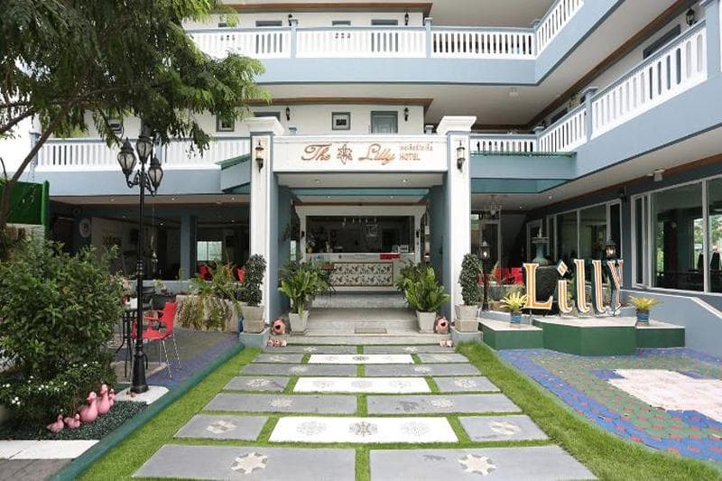 The Lilly Hotel 4