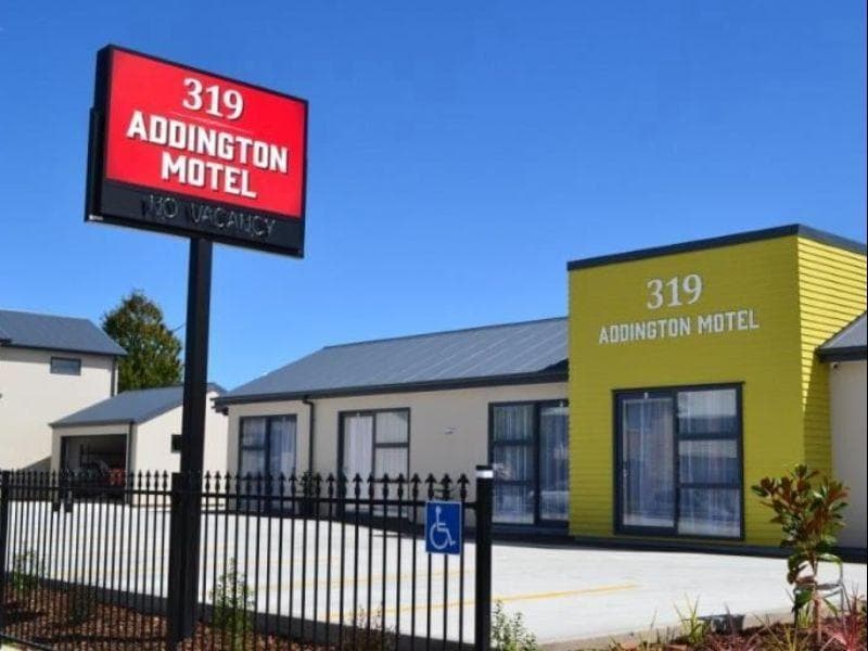 319 Addington Motel photo 1