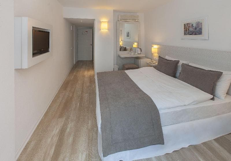 The Beachfront Hotel Adult Only 16 Plus 4