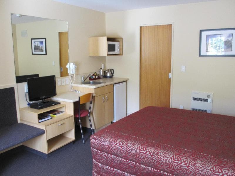 Alhambra Oaks Motor Lodge photo 1