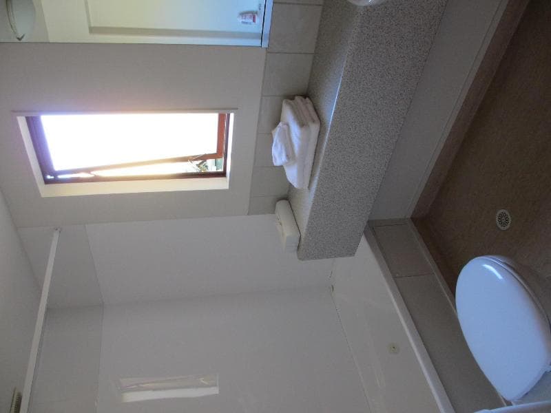 Alhambra Oaks Motor Lodge 5