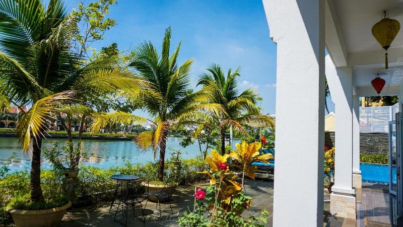 Riverside White House Villa 5